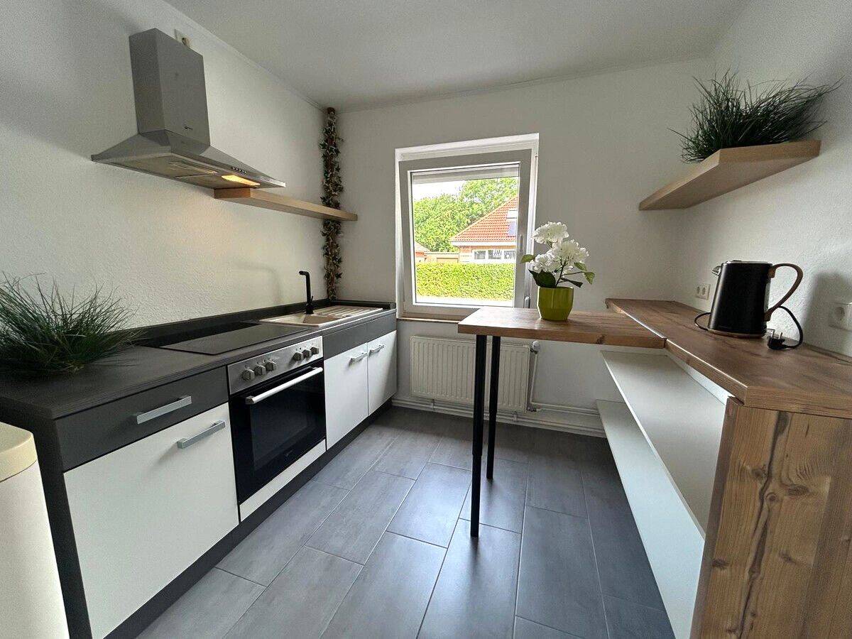 Modernisiertes Einfamilienhaus in ruhiger Sackgassenlage – Stilvoll wohnen mit Gartenidylle in Marne, 25709 Marne