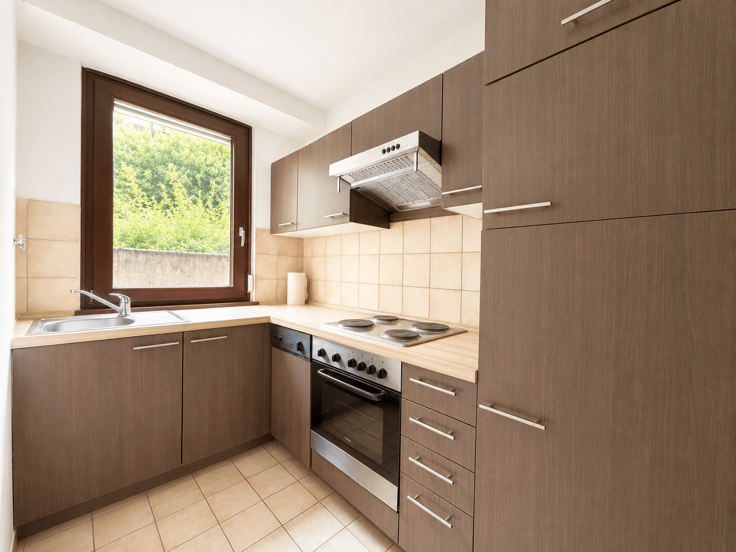 Ruhig gelegene Terrassenwohnung mit sonniger Westterrasse und großem Entwicklungspotenzial! – 81545 München – Vorschaubild 3