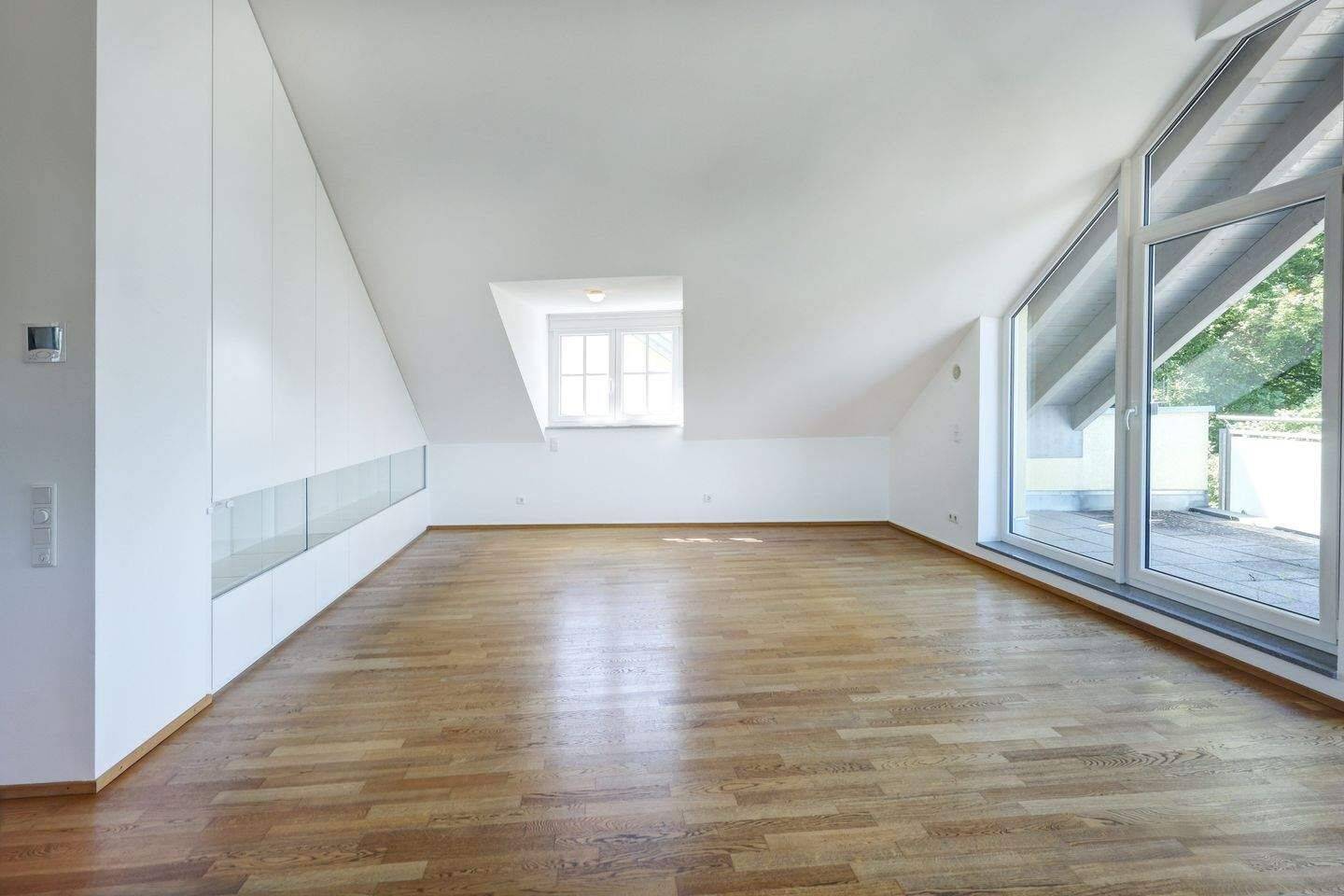 Villenlage Hartmannshofen! Exklusive 2-Zimmer-Dachterrassenwohnung mit Hobbyraum – 80997 München – Vorschaubild 3