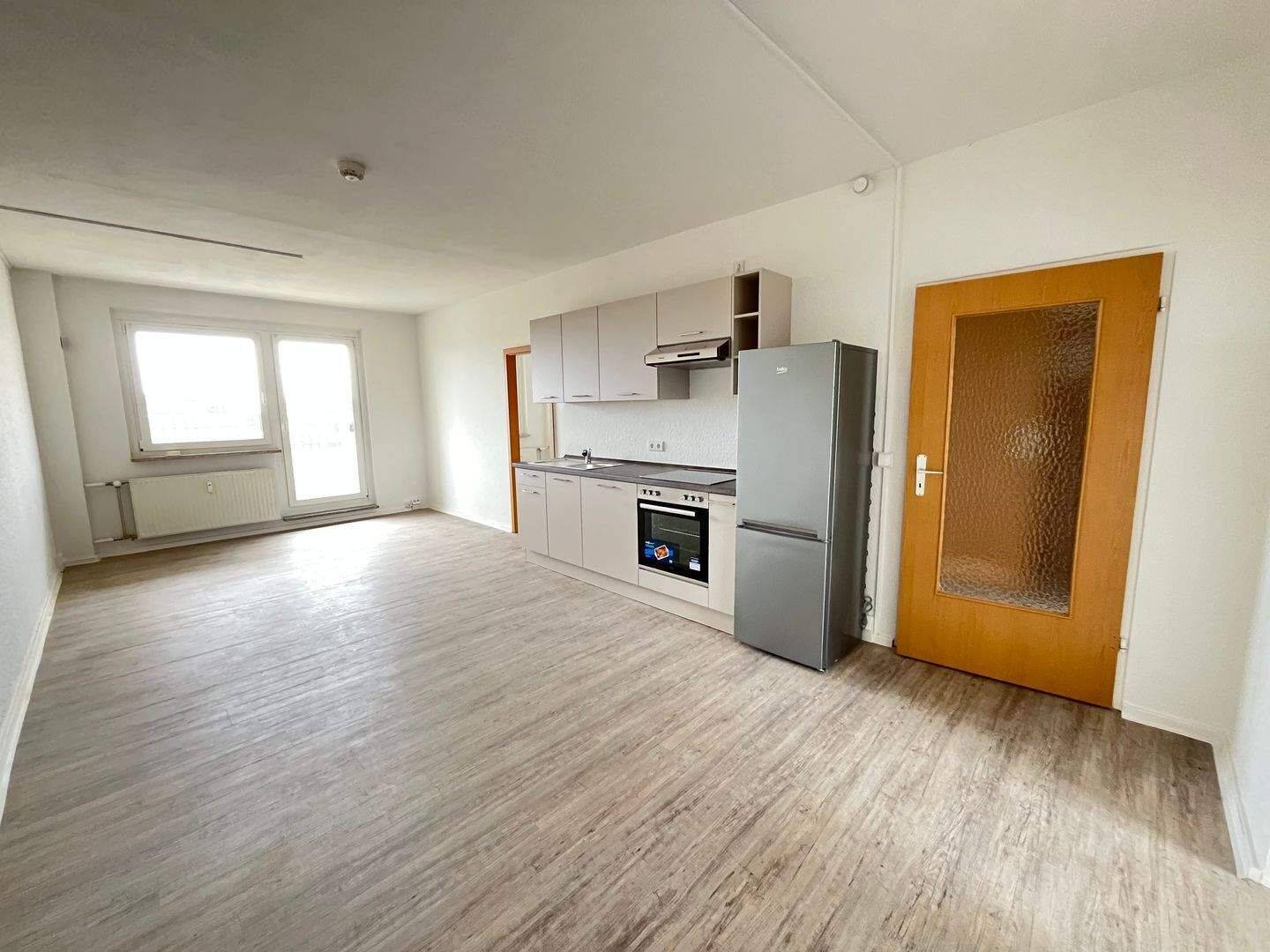 Über den Dächern Zwickaus | 4 Sanierte Zimmer inkl. EBK – 8058 Zwickau – Vorschaubild 3