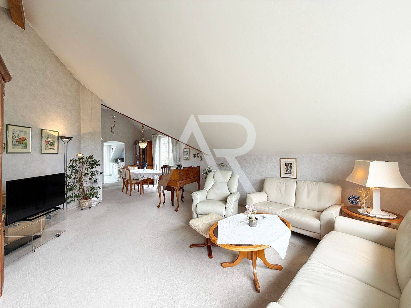 Loftartige Dachgeschosswohnung mit riesigem Balkon und Garage in Aachen-Oberforstbach! – 52076 Aachen – Vorschaubild 3