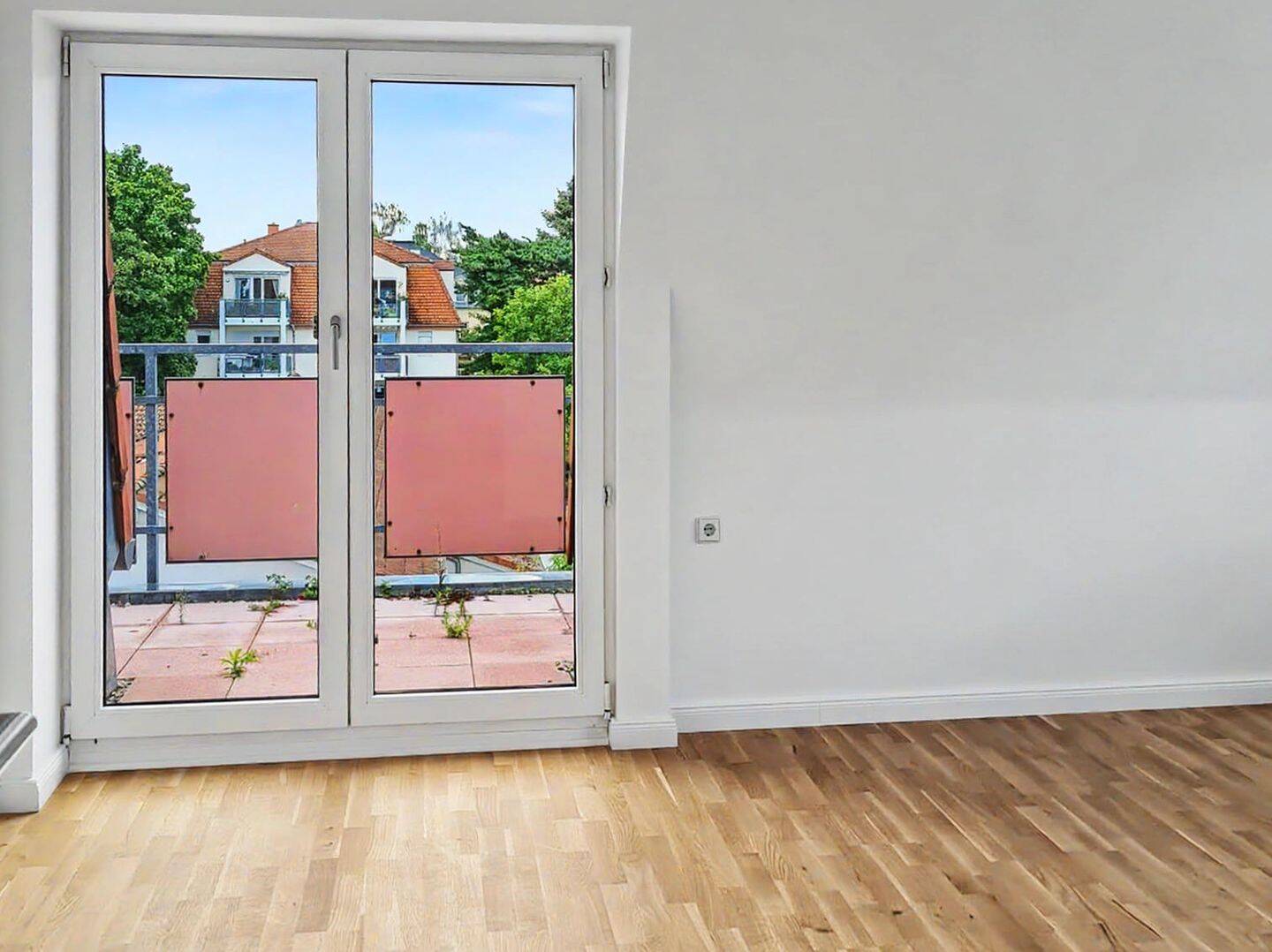 Eigennutzer aufgepasst: 5-Zimmer-Wohnung über 2 Etagen und mit 2 Balkonen in Dresden – 1277 Dresden – Vorschaubild 3