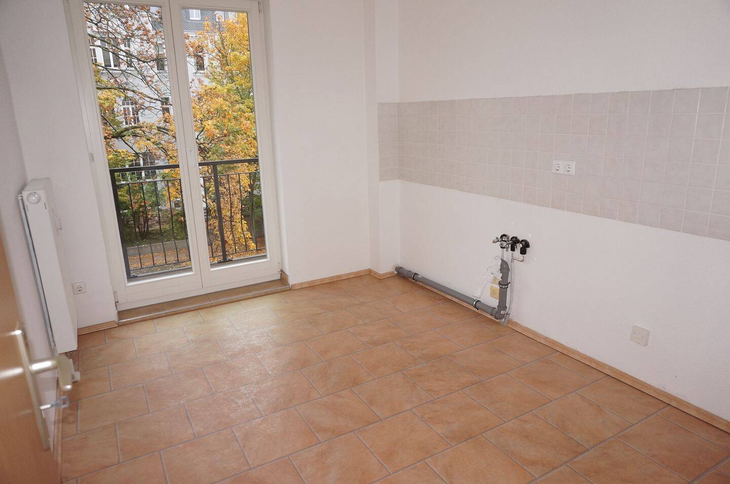 4. OG = DGmit Aufzug / Helle Wohnräume – Balkon an der Küche -WG-geeignet – Chemnitz – Vorschaubild 4