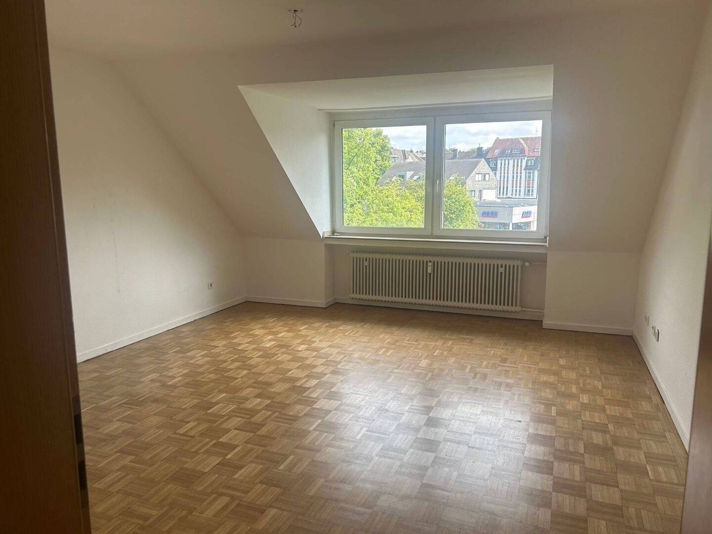 Attraktive und gut geschnittene 3-Zimmer-Wohnung mit Balkon und EBK – 45147 Essen – Vorschaubild 3