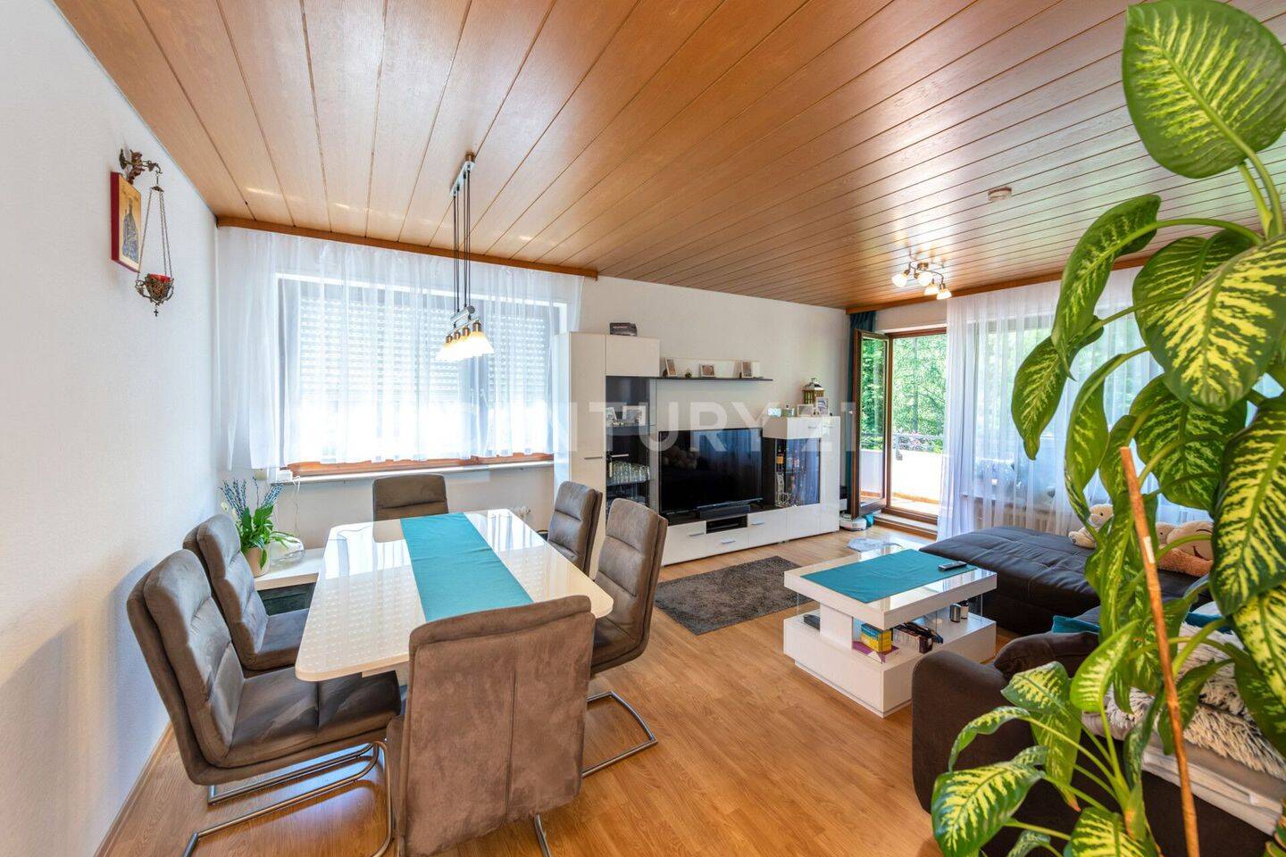 Äusserst gepflegte und gut geschnittene 3-Zimmer Wohnung mit Balkon und TG-Stpl. in Stuttgart-Rohr – 70565 Stuttgart – Vorschaubild 4