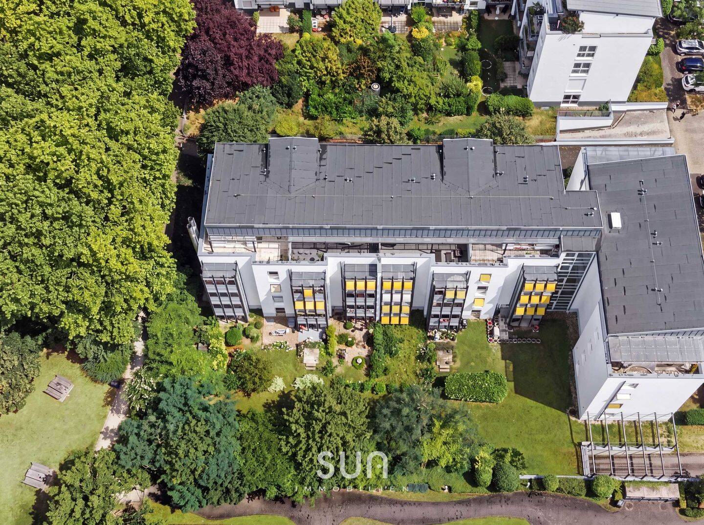 RUHIGE GARTENWOHNUNG MIT TERRASSE & STELLPLATZ IM EUROPA-VIERTEL – Grüne Idylle mittendrin! – 65197 Wiesbaden – Vorschaubild 3