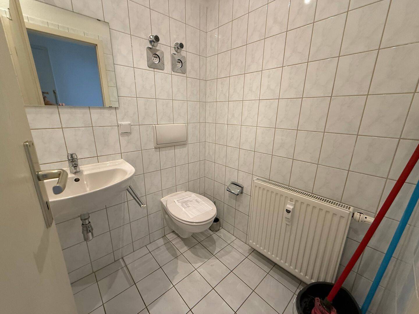 Nachmieter gesucht ! inkl. EBK / im 1. OG mit Laminat- Bad mit Wanne** – Chemnitz – Vorschaubild 3