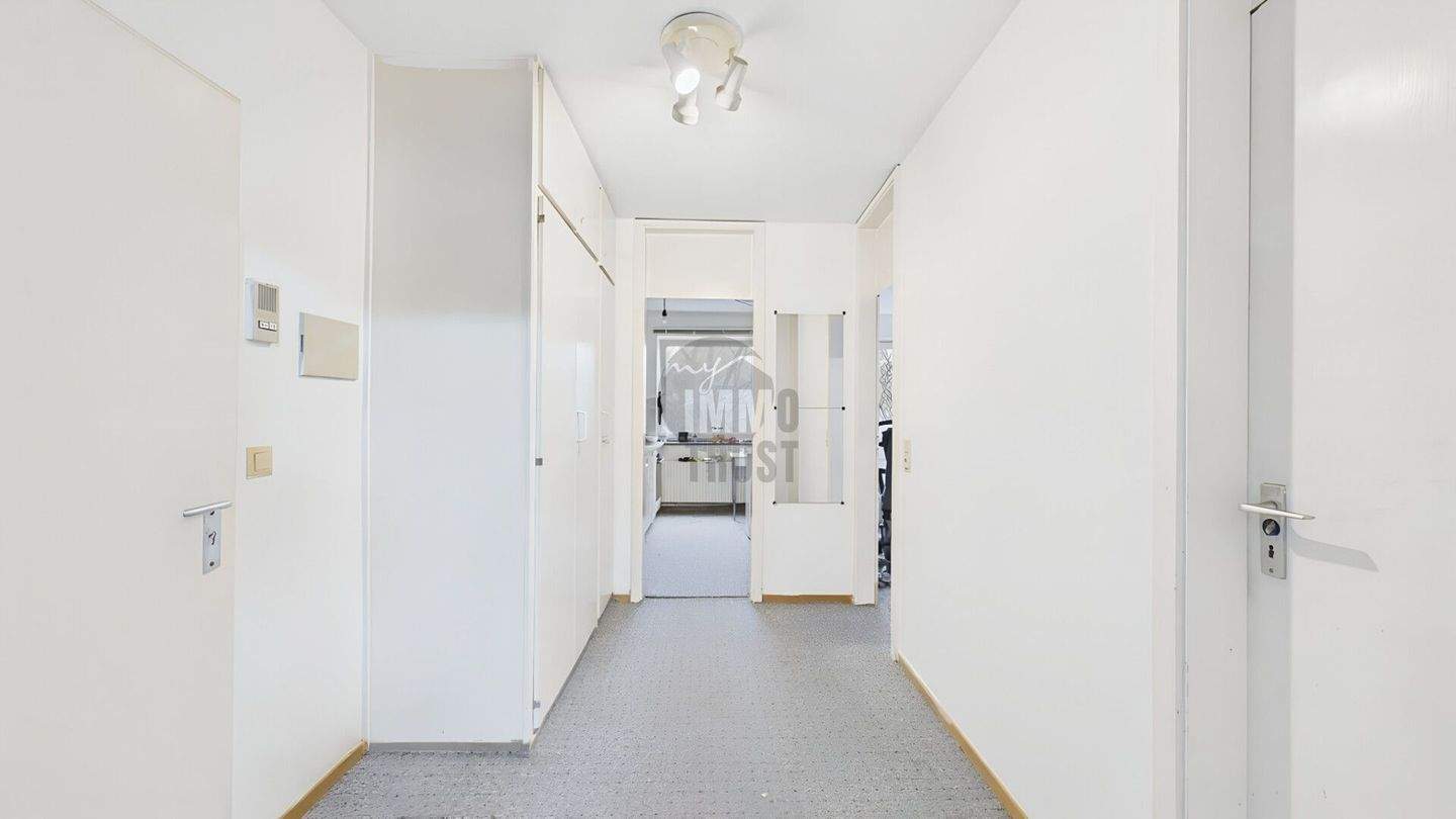 Komfortable 2-Zimmer-Wohnung in Hannover mit Balkon, Tiefgaragen-Stellplatz & modernem Flair – 30627 Hannover – Vorschaubild 3
