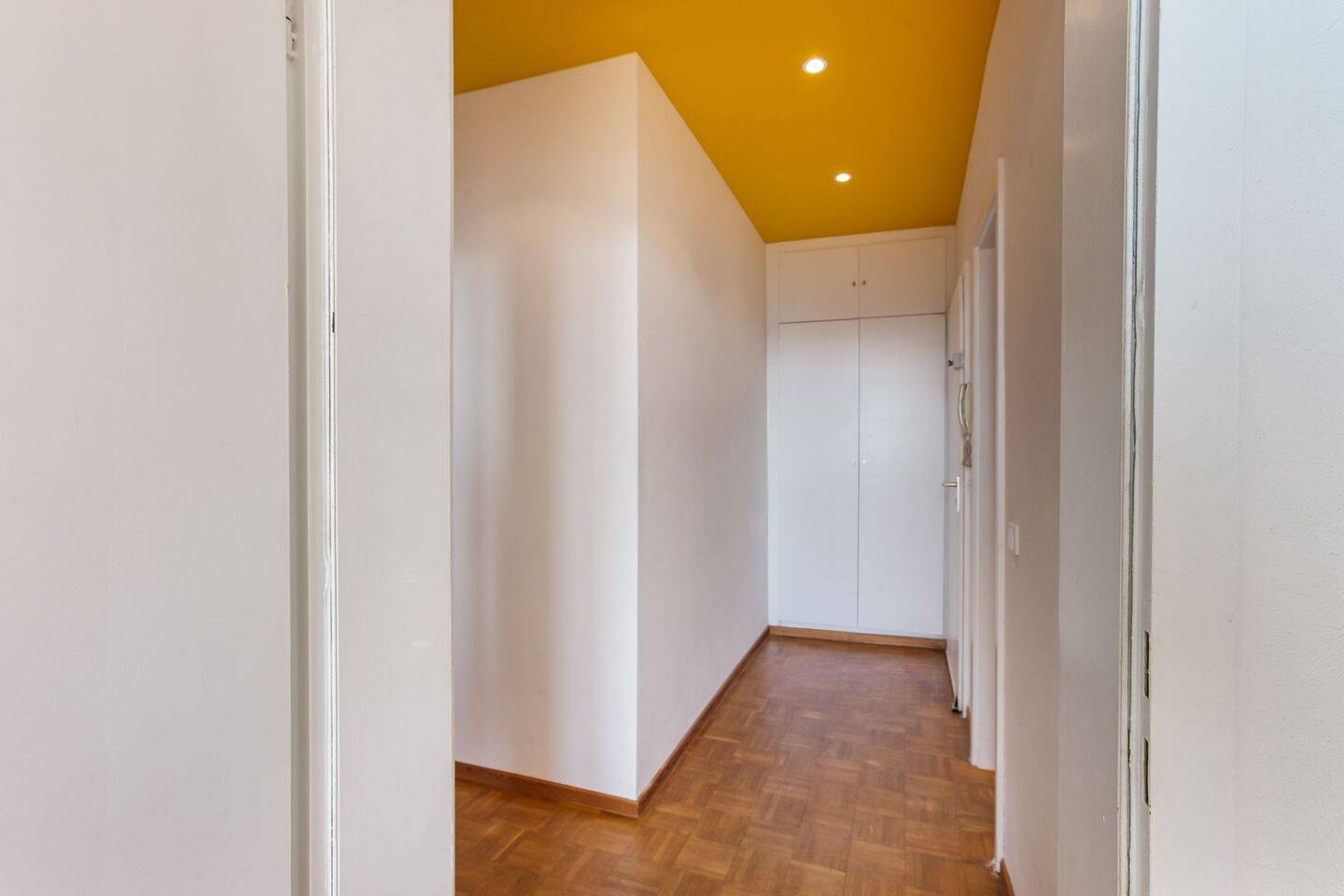 Gepflegter Wohnraum in Kölner Skyline mit Aussicht ab sofort – 50823 Köln – Vorschaubild 4