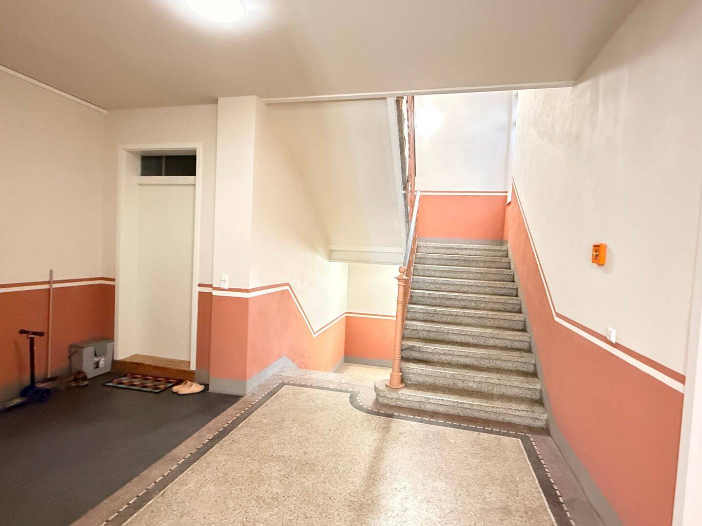 Komfort auf Schritt und Tritt: Fußbodenheizung, Parkett & moderne EBK – Chemnitz – Vorschaubild 3