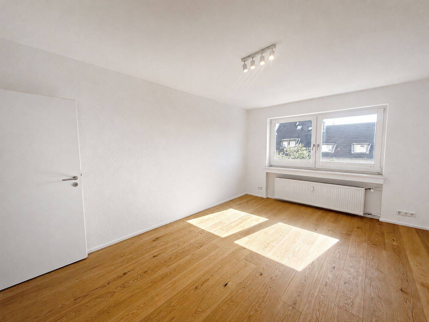 Wunderschöne Zwei-Zimmerwohnung mit großem Balkon und hochwertiger Ausstattung – 40591 Düsseldorf – Vorschaubild 3