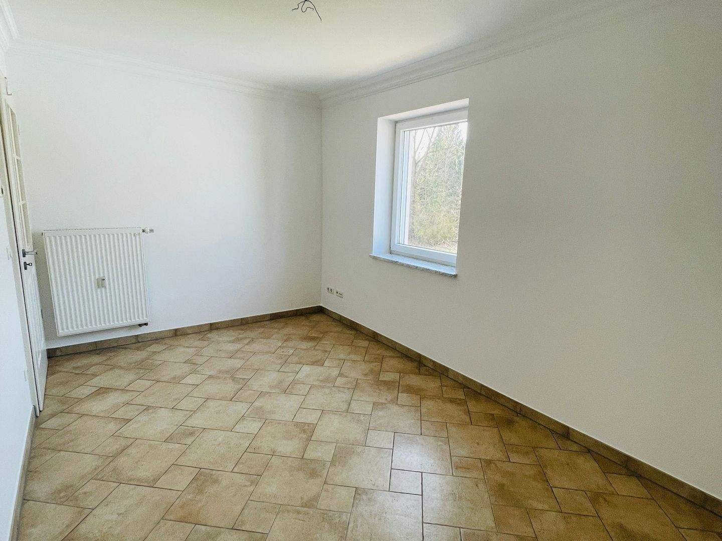 Schöne 4-Zimmerwohnung im Dachgeschoss ohne Dachschräge mit Blick ins Grüne! – 84048 Mainburg – Vorschaubild 3