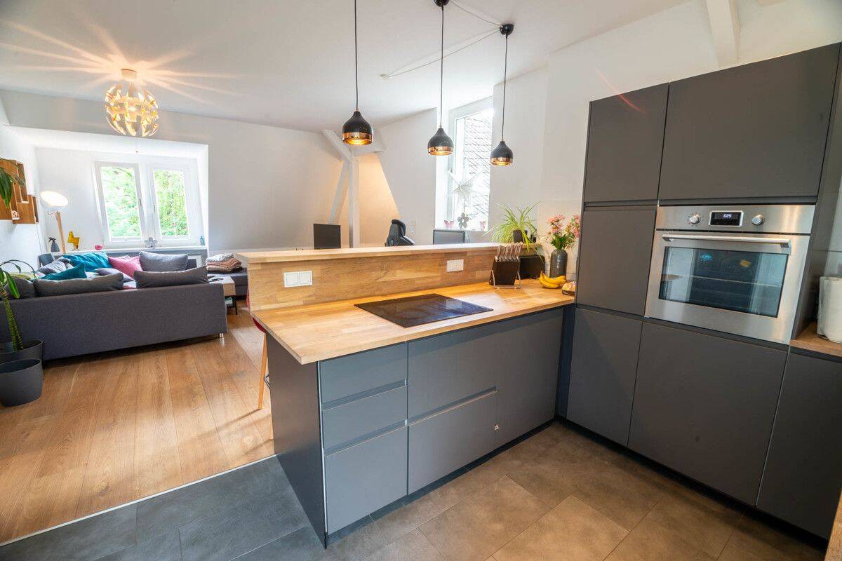 TOP sanierte Dachgeschosswohnung mit großem Garten in denkmalgeschützter Villa – 46047 Oberhausen – Vorschaubild 3