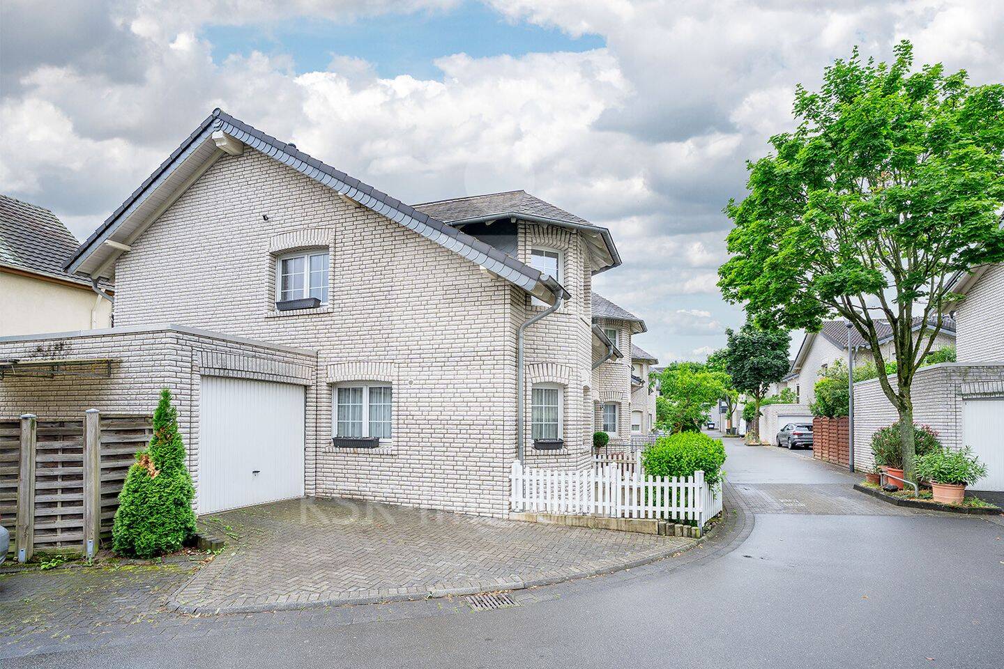 Besondere Doppelhaushälfte mit Erker Rheinnähe! – 51149 Köln – Vorschaubild 3