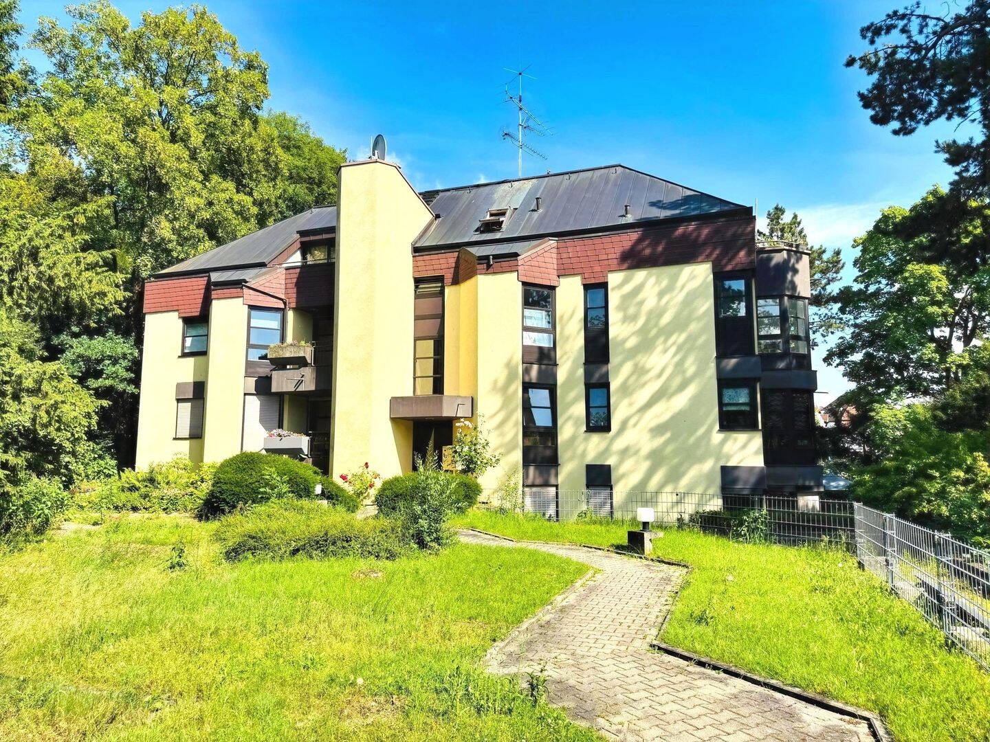 Interessante 2-Zimmer-Wohnung mit Balkon, Stellplatz und viel Potenzial – 65193 Wiesbaden – Vorschaubild 3