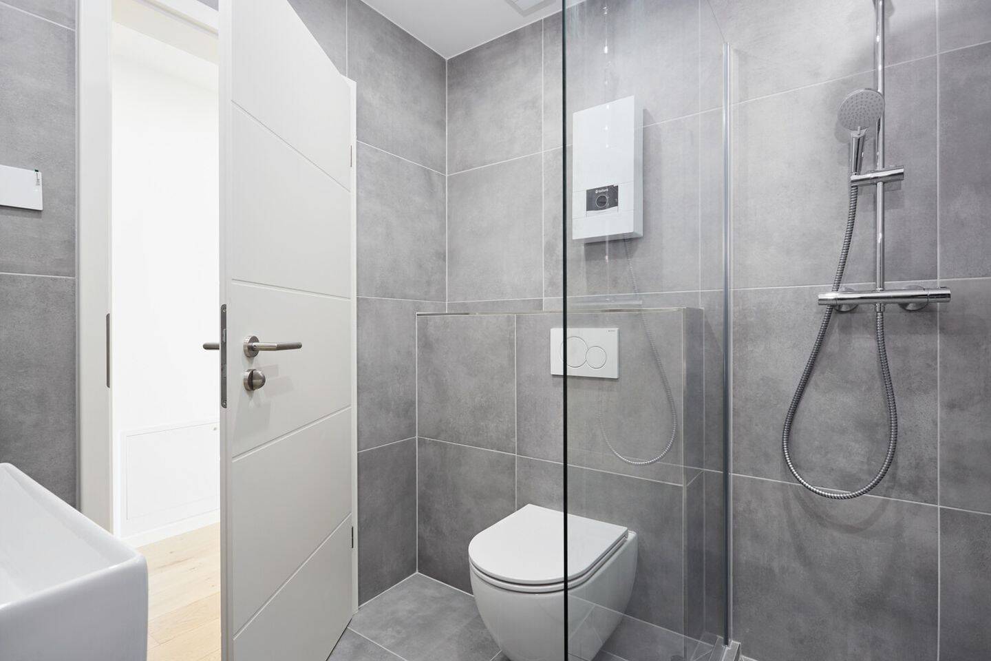 Licht, Raum & Wohnkomfort: Maisonette-Feeling mit großem Balkon – 40593 Düsseldorf – Vorschaubild 3