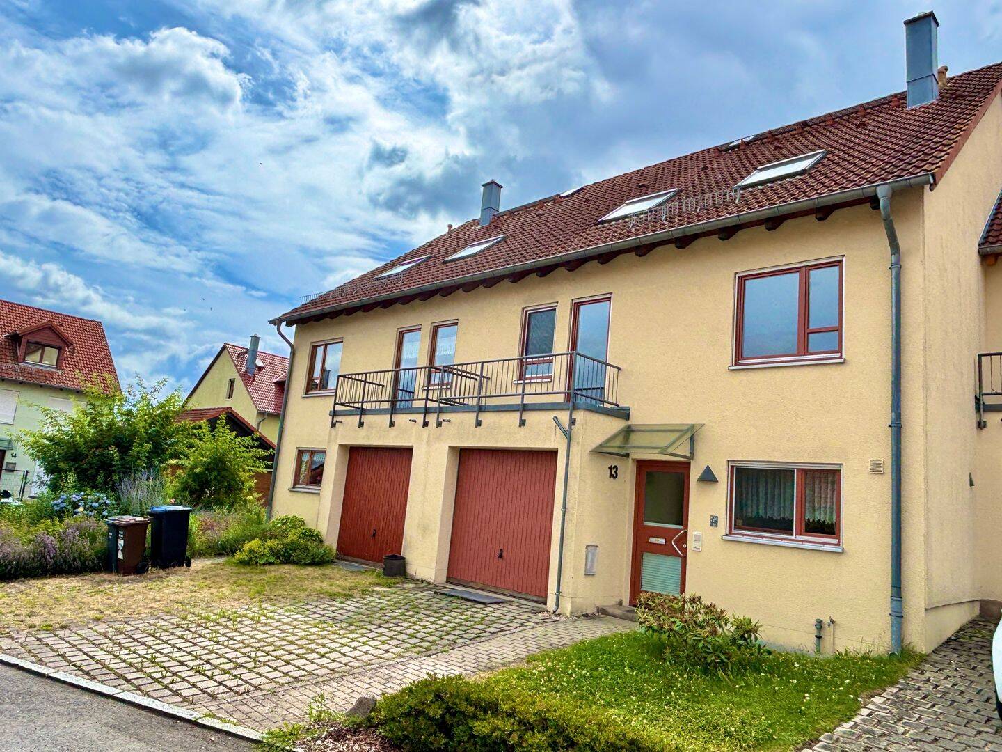 Bezugsfreies Haus mit 250 m² Wohn- und Nutzfläche, 5-7 Zi., Vollkeller, Hobbyraum, Garage und Garten – 1156 Dresden – Vorschaubild 3