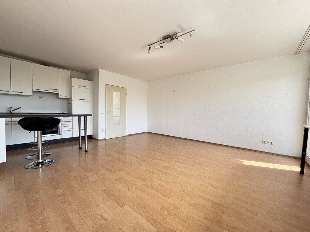 Bezugsfreies Appartement mit Garage unmittelbar am RWTH Hauptgebäude und dem Republikplatz gelegen – 52072 Aachen – Vorschaubild 3