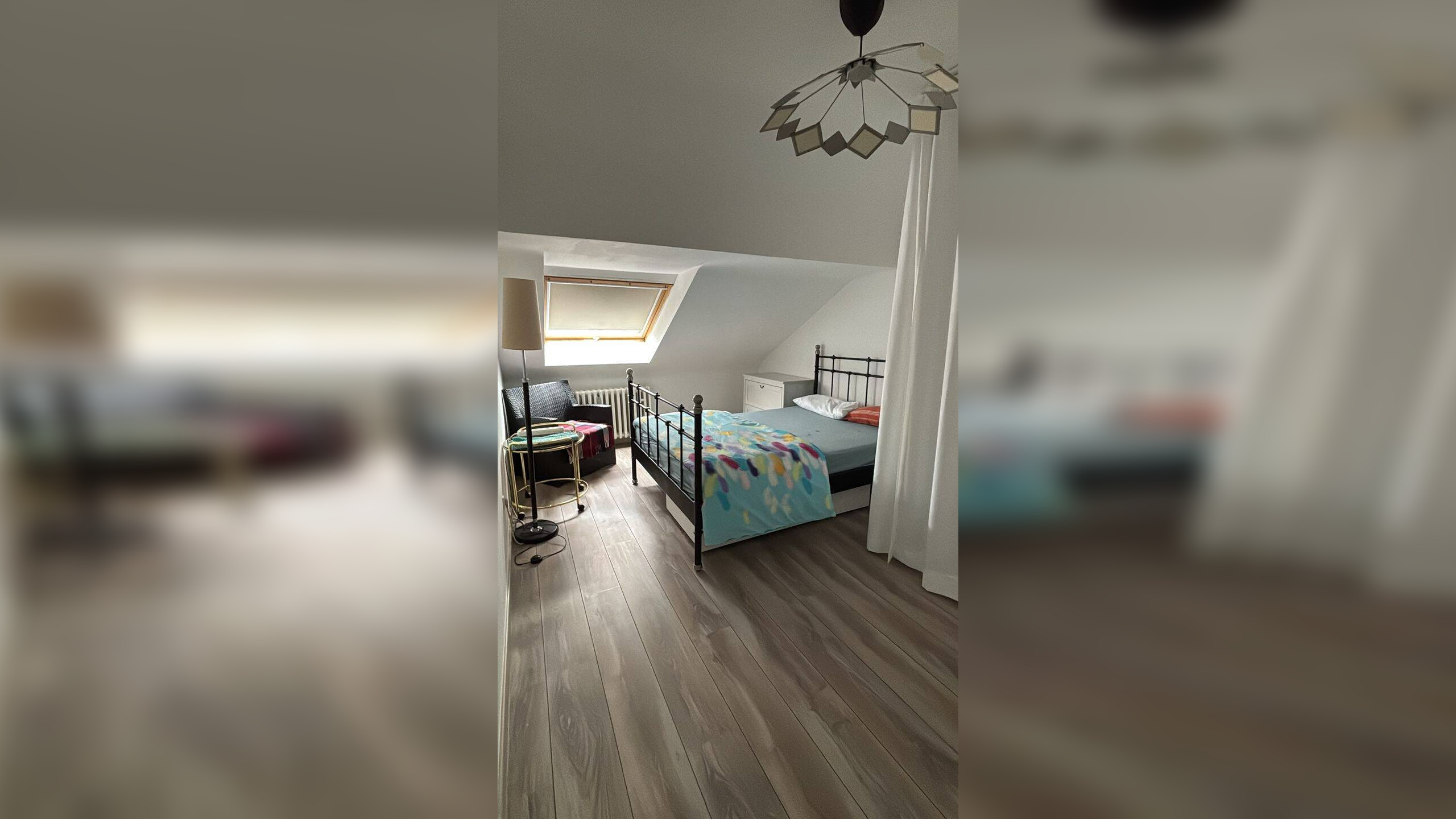 Voll möblierte 2-Zimmer-Dachgeschosswohnung mit Dachterrasse und PKW-Stellplatz in Köln-Pesch – optional mit Büro-/Hobbyfläche und Garten – 50767 Köln – Vorschaubild 3