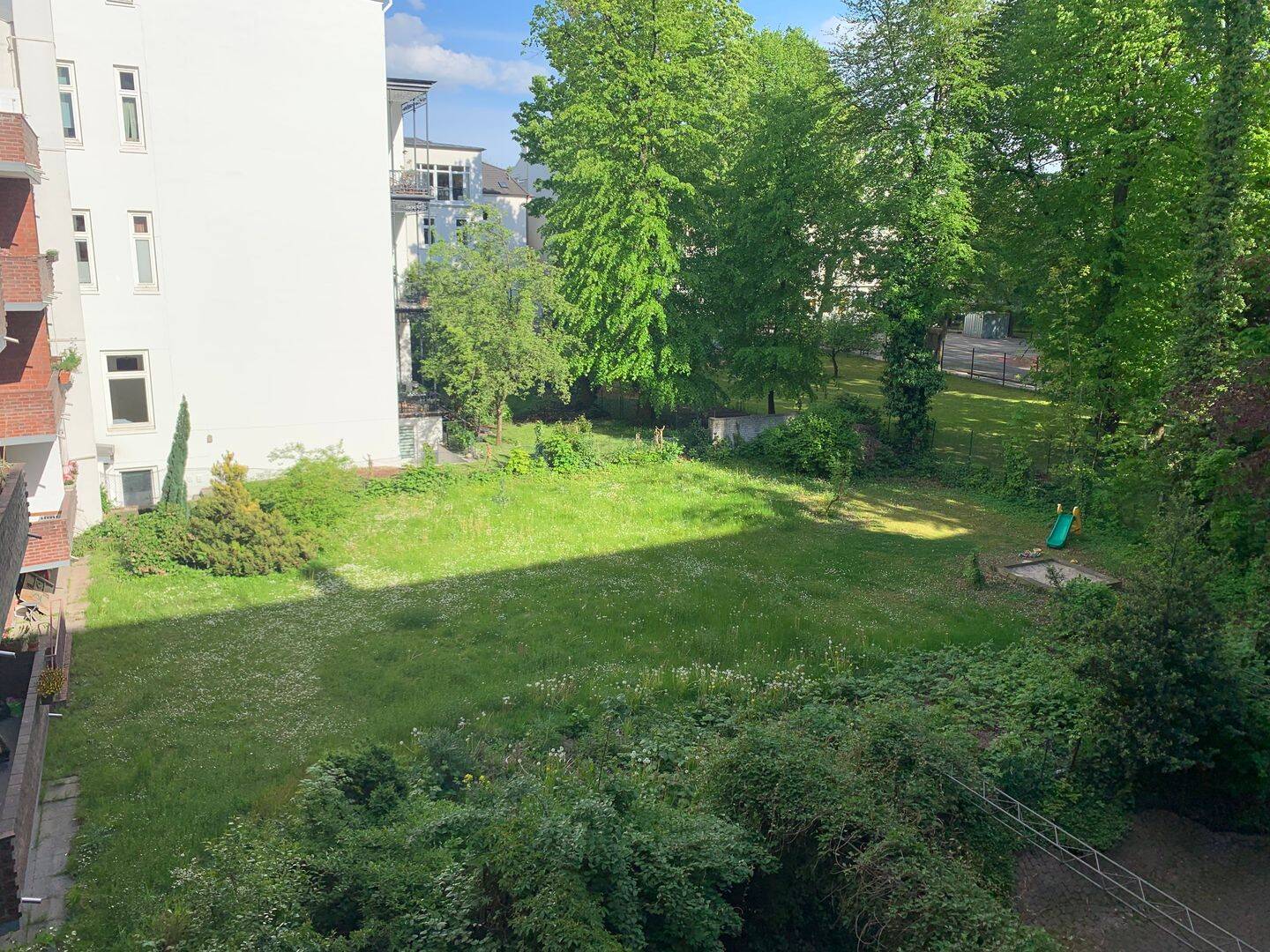 Stilvoll möblierte 2,5 Zimmer Wohnung mit zwei Balkonen in begehrter Lage von Harvestehude – 20144 Hamburg – Vorschaubild 3