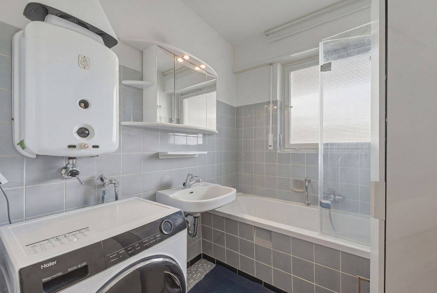 Charmante 2-Zimmer-Wohnung mit Südterrasse, Balkon mit Weitblick und Einzelgarage in Halbhöhenlage – 70186 Stuttgart – Vorschaubild 4