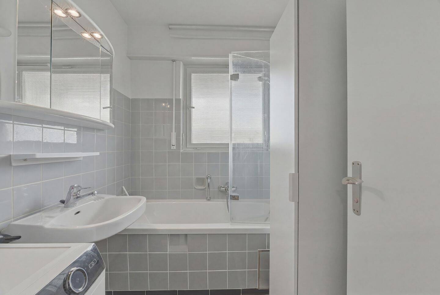 Charmante 2-Zimmer-Wohnung mit Südterrasse, Balkon mit Weitblick und Einzelgarage in Halbhöhenlage – 70186 Stuttgart – Vorschaubild 5