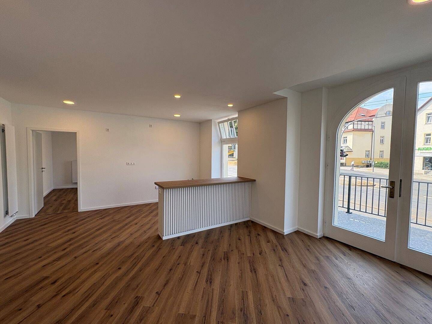 * modernisierte und schöne 4 Raumwohnung in beliebter Lage * – 1189 Dresden – Vorschaubild 3