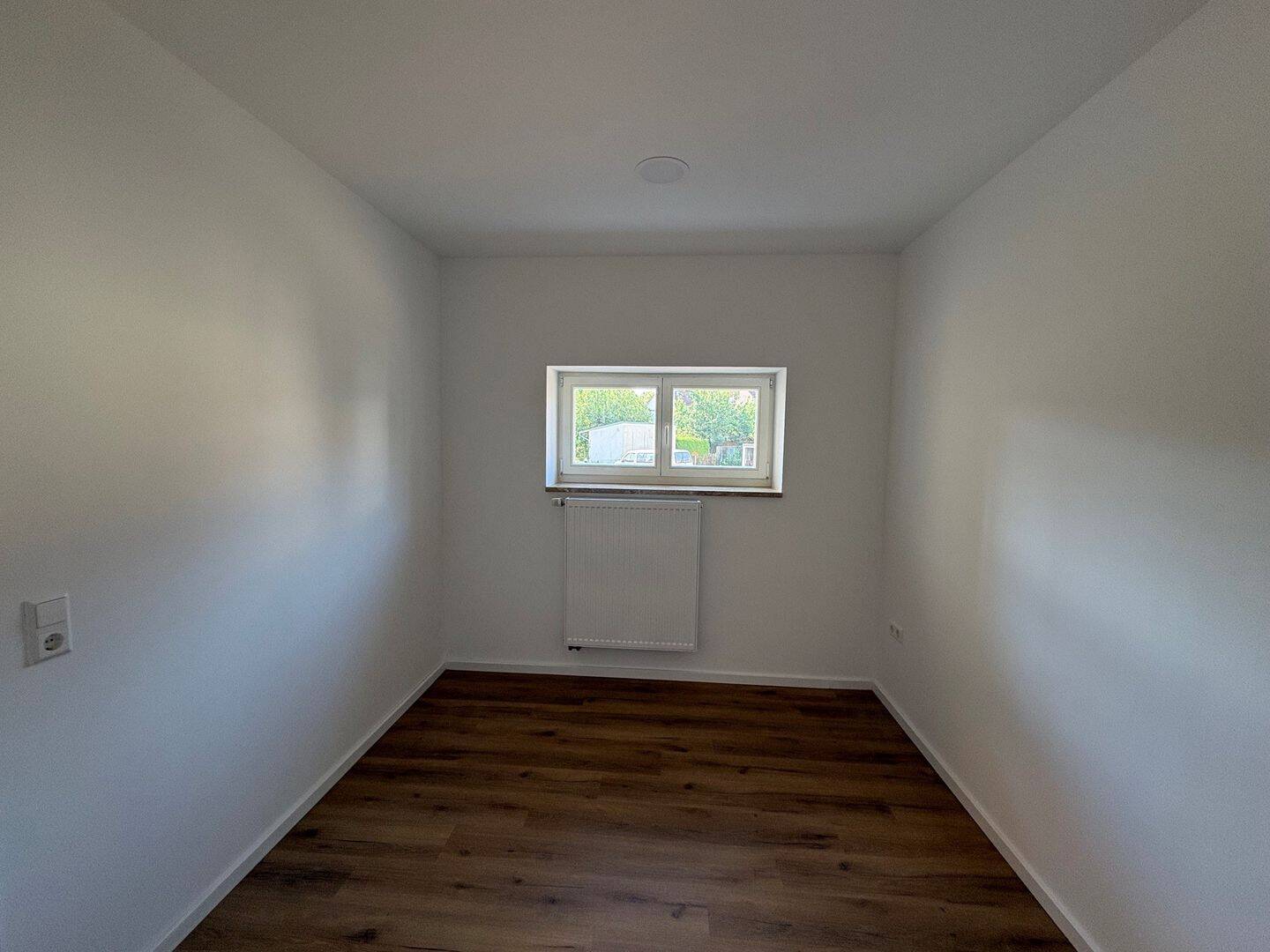 * modernisierte und schöne 4 Raumwohnung in beliebter Lage * – 1189 Dresden – Vorschaubild 4