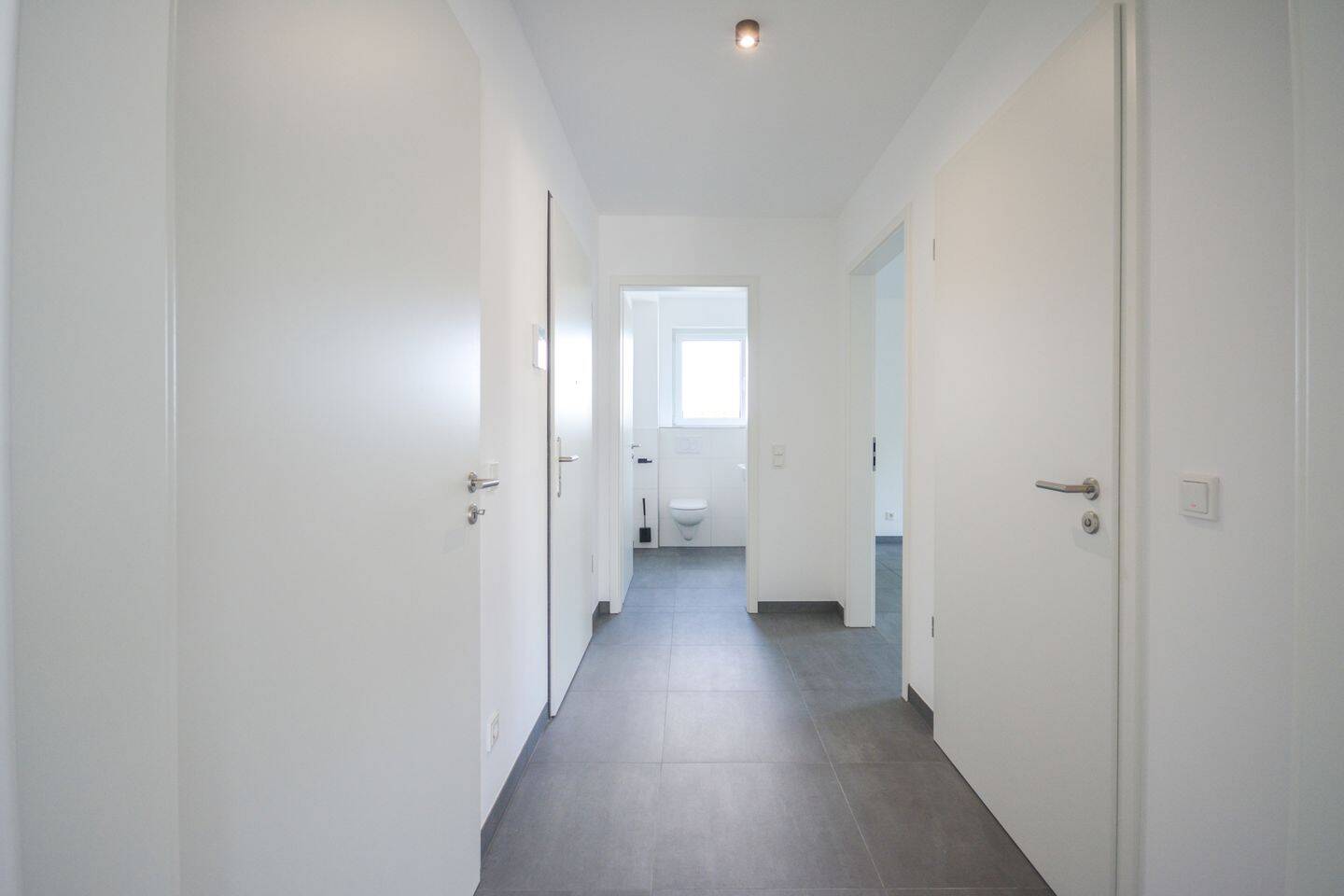 Erstbezug! Exklusive 3-Zimmer-Wohnung mit Dachterrasse und TG-Stellplatz in Rheinnähe von Köln-Sürth – 50999 Köln – Vorschaubild 4