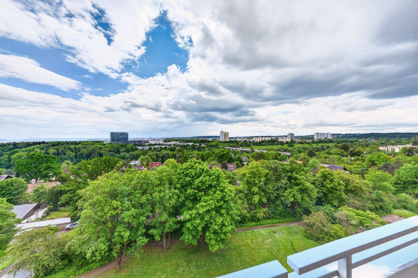 HOCH HINAUS – Gepflegte 3-Zimmer-Wohnung mit traumhaftem Fernblick & TG in Stuttgart-Möhringen – 70567 Stuttgart – Vorschaubild 7