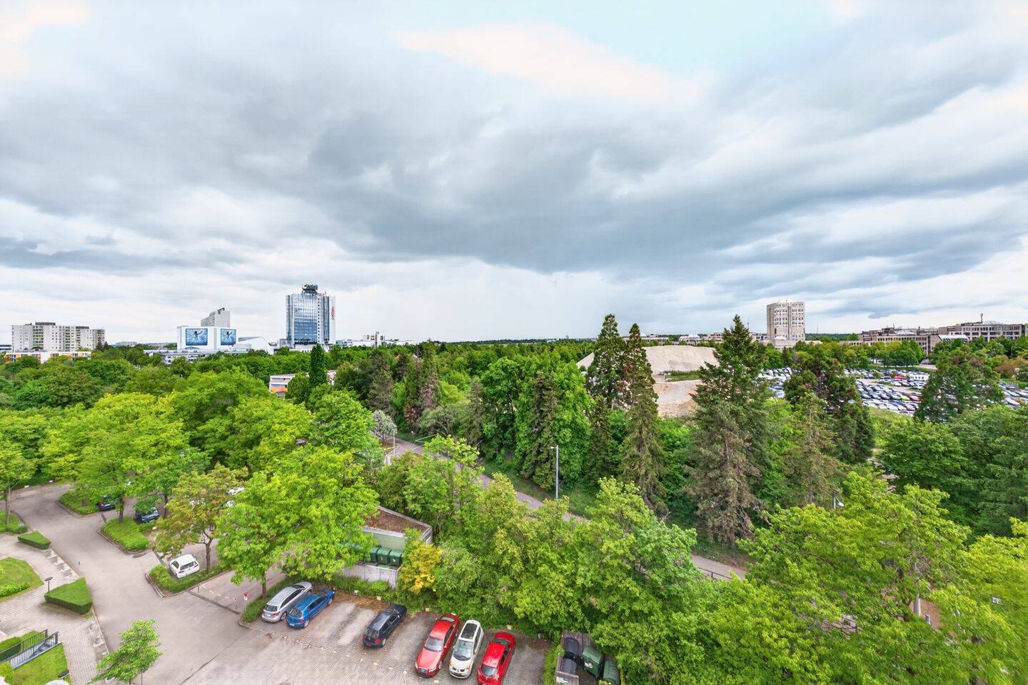 HOCH HINAUS – Gepflegte 3-Zimmer-Wohnung mit traumhaftem Fernblick & TG in Stuttgart-Möhringen – 70567 Stuttgart – Vorschaubild 8