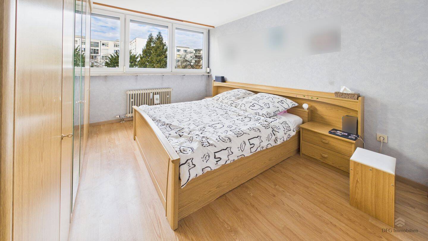 Gepflegte 3-Zimmer-Wohnung mit Balkon, moderner Einbauküche, Tiefgaragenstellplatz und Wellnessbereich – 85716 Unterschleißheim – Vorschaubild 3