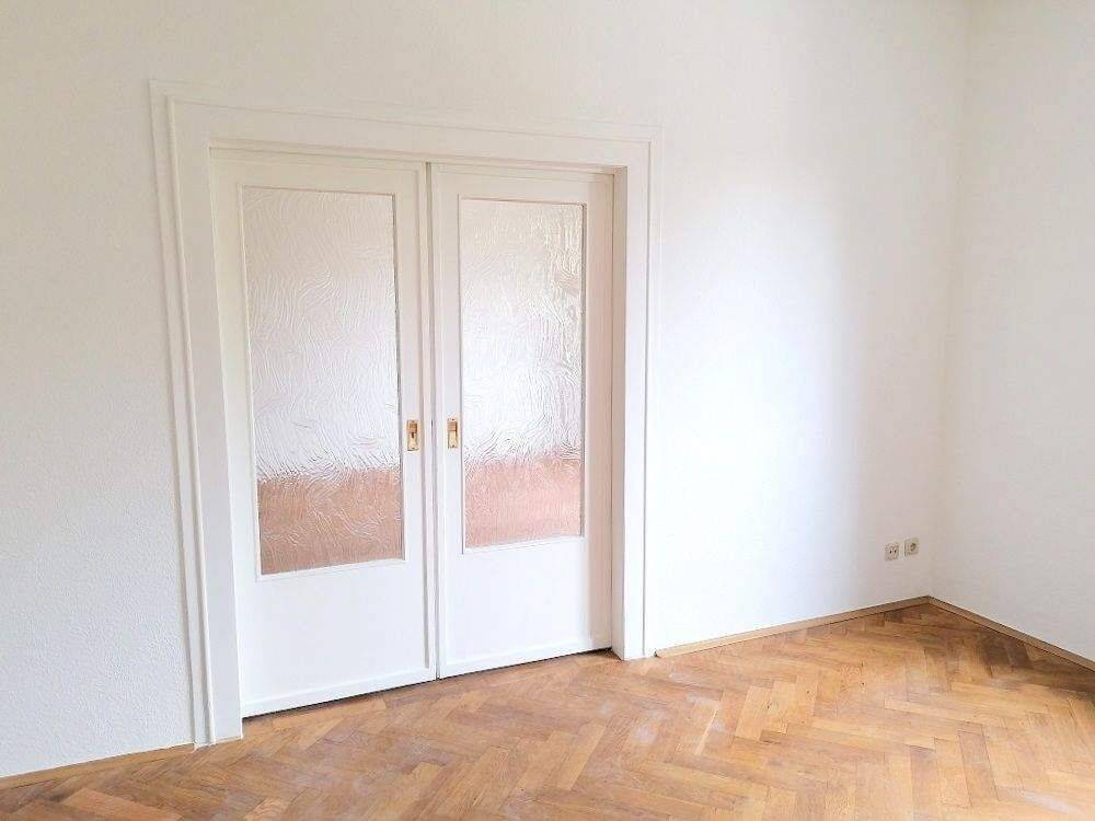 !! 4-Zimmer-Wohnung mit Balkon, Laminat und Parkett !! – Chemnitz – Vorschaubild 3