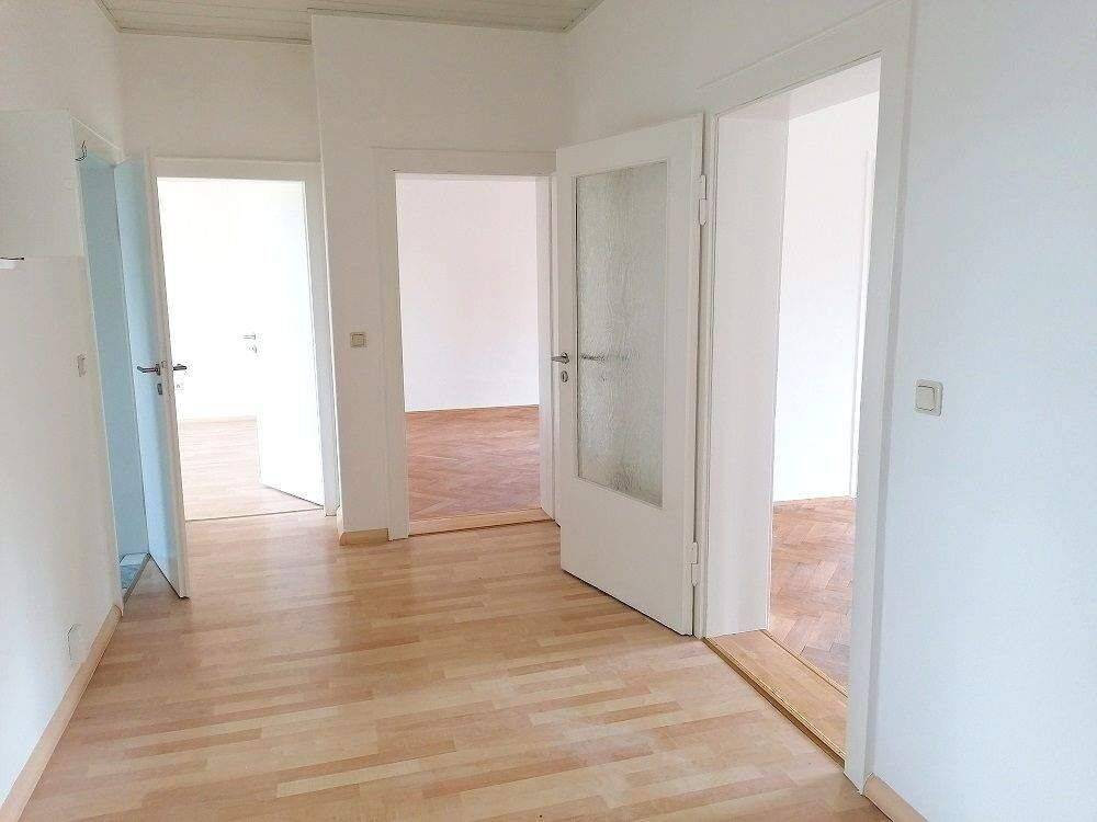 !! 4-Zimmer-Wohnung mit Balkon, Laminat und Parkett !! – Chemnitz – Vorschaubild 4