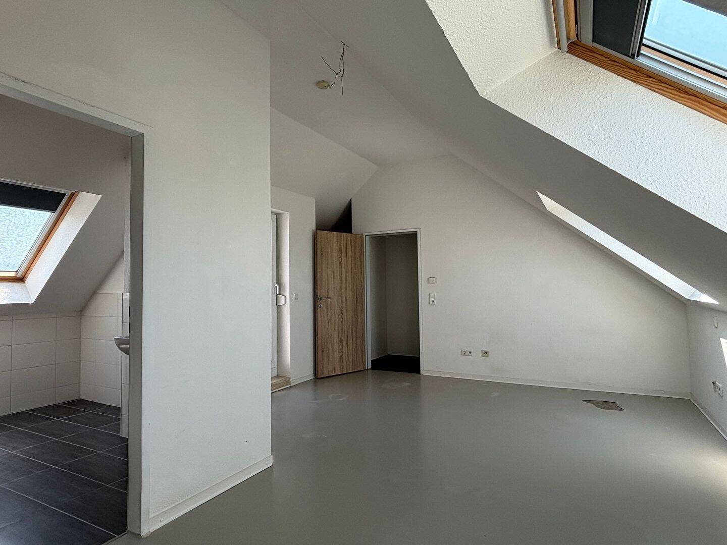 Moderne 2 Zimmer Wohnung auf zwei Etagen mit Balkon! – 51147 Köln – Vorschaubild 4