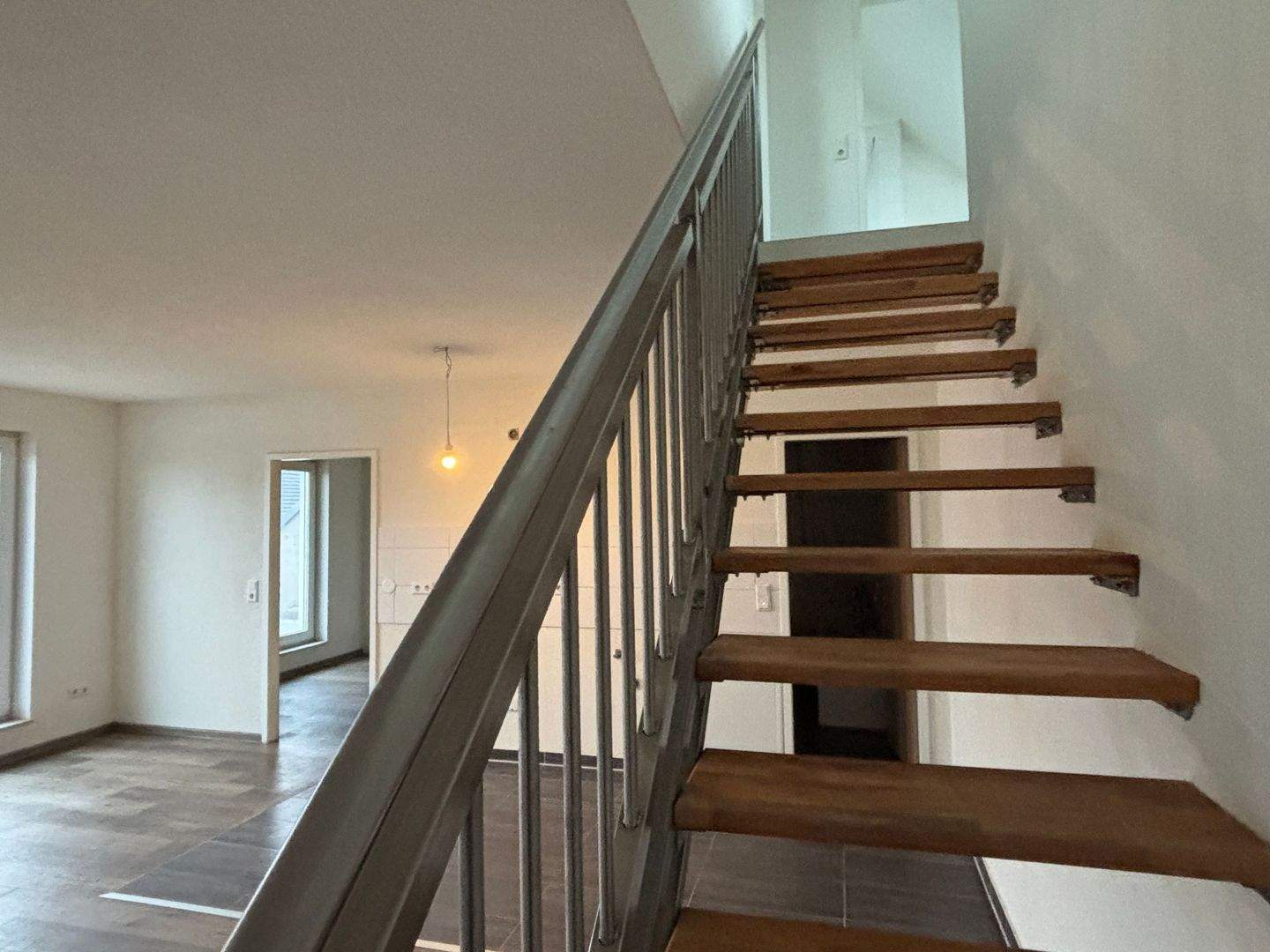 Grosszügige 3-4-Zimmer-Wohnung mit Balkon in Köln – 51147 Köln – Vorschaubild 6