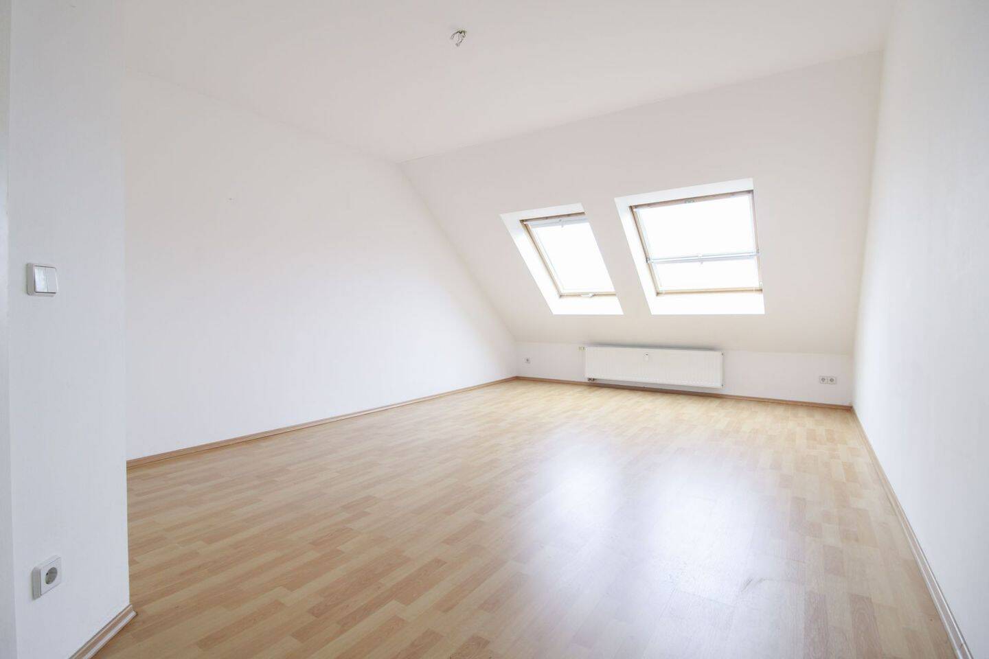 *Bezugsfrei* Renovierte 2-R.-Whg. mit Balkon, Tageslichtbad in C-Kaßberg – 9112 Chemnitz – Vorschaubild 3