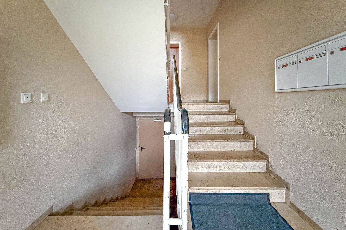 Gemütliche 3-Zimmer-Wohnung mit 2 Balkonen nahe Westpark, kurzfristig beziehbar – 80686 München – Vorschaubild 5