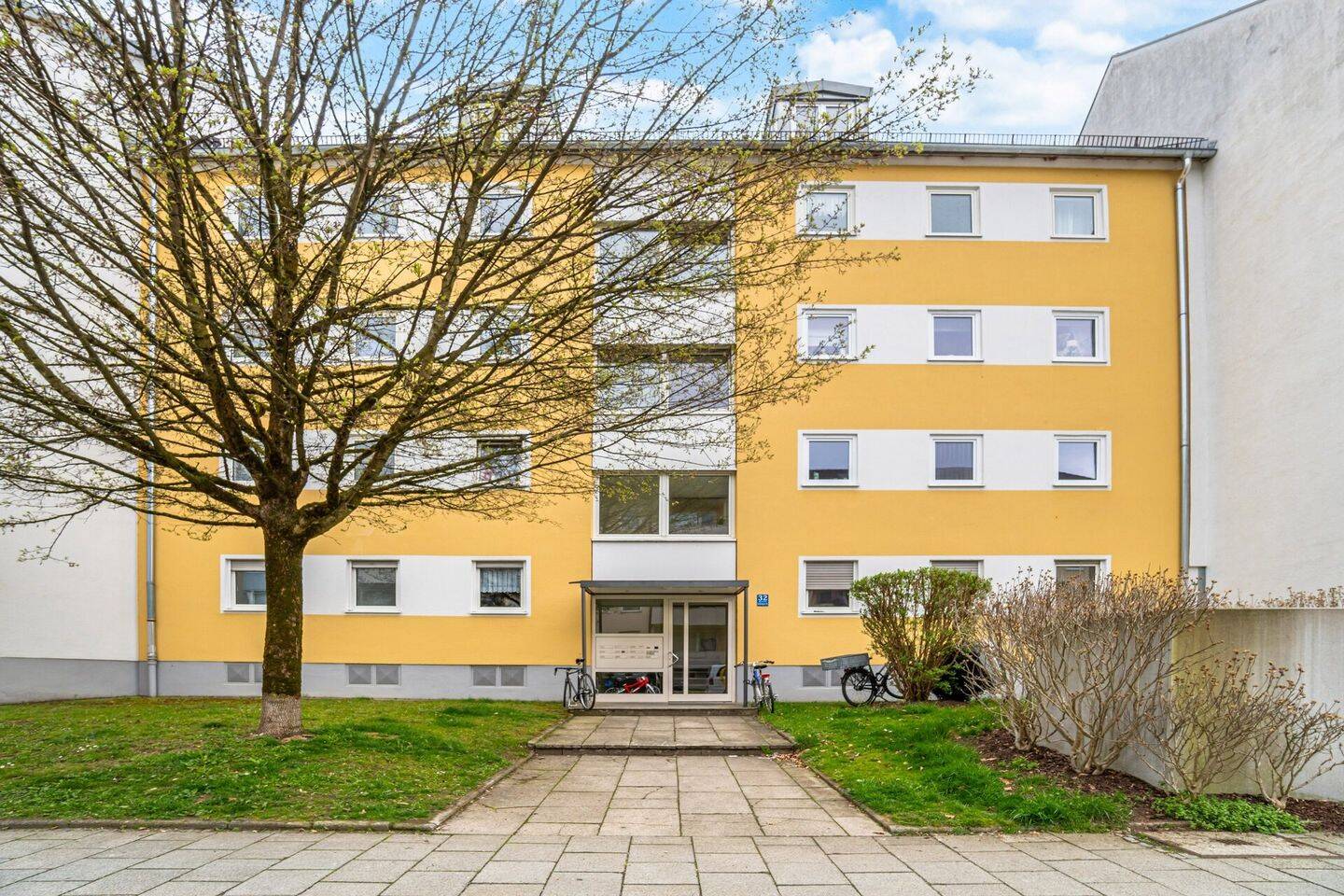 Erstbezug nach Sanierung – charmante 2 Zimmer Dachgeschoss Wohnung – 81549 München – Vorschaubild 3
