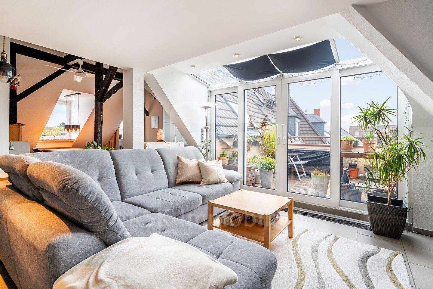 Exklusive Maisonette-DG-Wohnung mit sonniger Terrasse in begehrter Wohnlage. – 50937 Köln – Vorschaubild 3