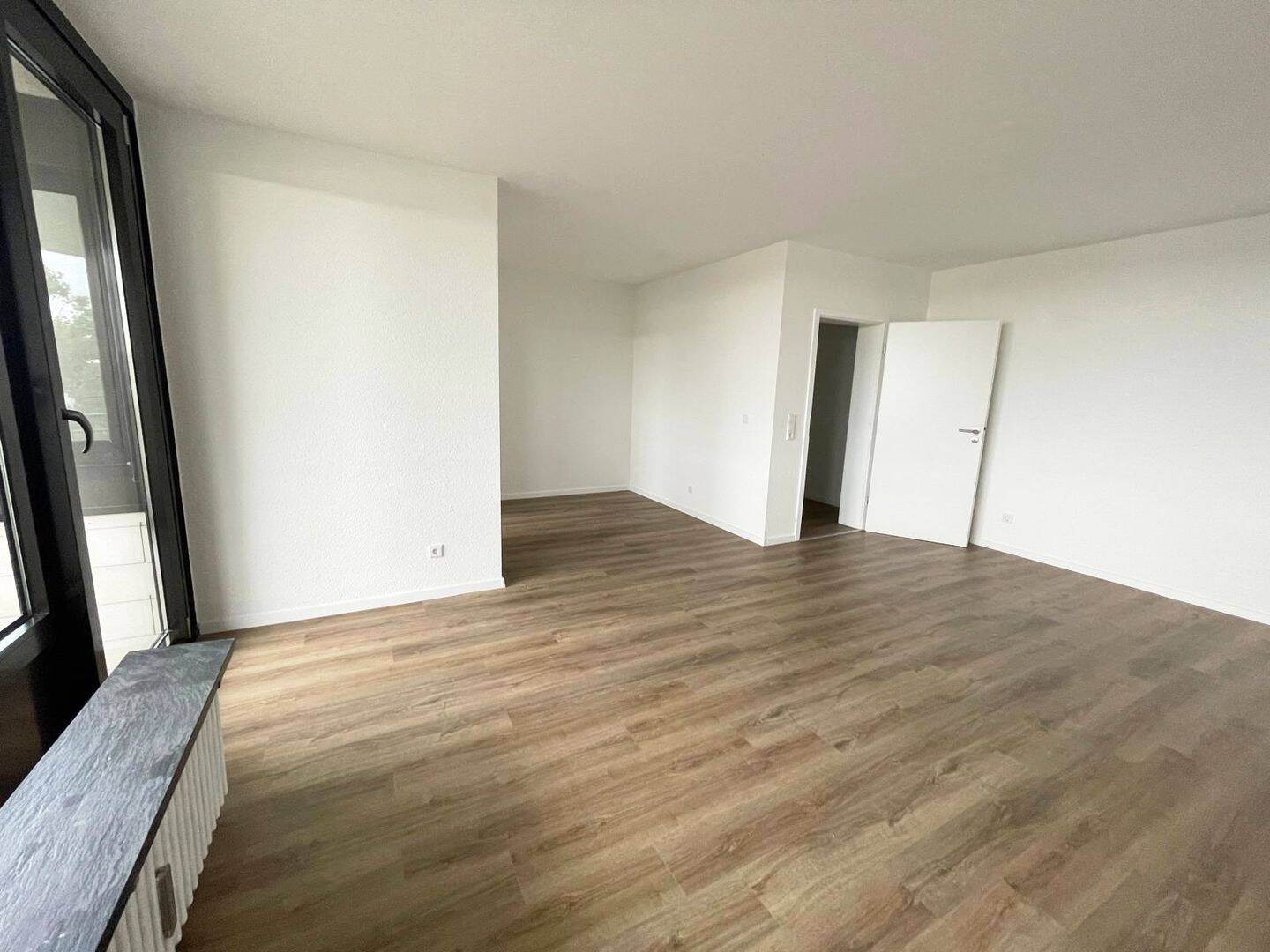 Renovierte 3-Zimmer-Wohnung: moderne Ausstattung, Balkon, neues Wannenbad, separate Küche, sep. WC – 51145 Köln – Vorschaubild 4