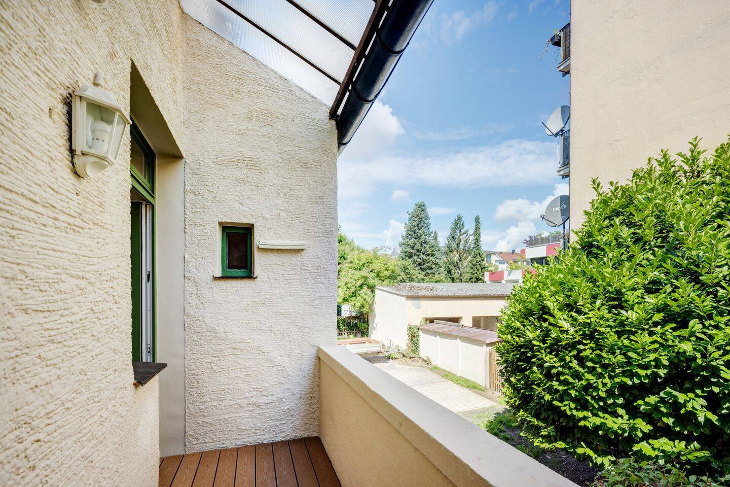 PROVISIONSFREI VOM BAUTRÄGER – SANIERTER ALTBAU MIT HISTORISCHEM FLAIR: ELEGANTE 3-ZIMMER-WOHNUNG – 80809 München – Vorschaubild 4