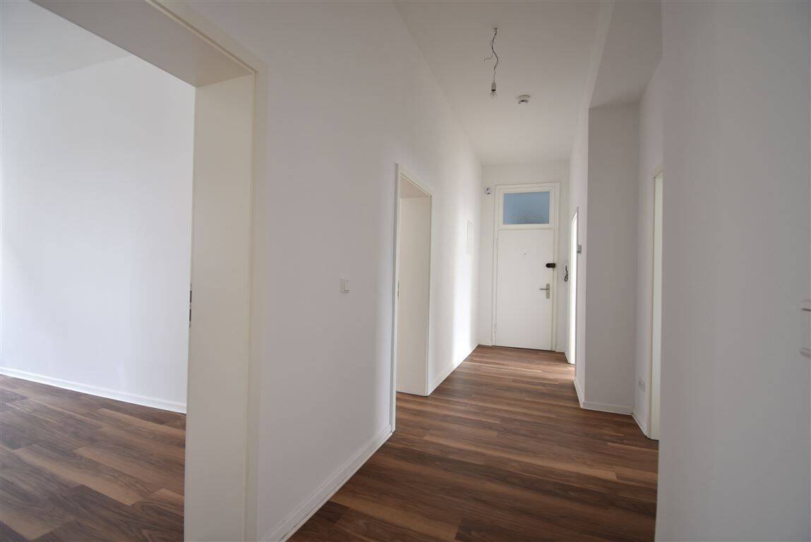 Altbaucharme in zentraler Lage! Renovierte 3-Zi-Whg mit Balkon in Oberhausen – 46045 Oberhausen – Vorschaubild 3