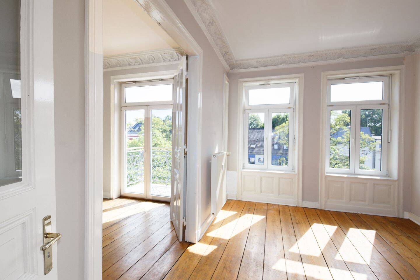 SCHÖNER WOHNEN im JUGENDSTIL beim MERIDIAN EPPENDORF | BALKON + KAMINOFEN Original | SEHR CHARMANTE 4 ZIMMER | EBK – 20253 Hamburg – Vorschaubild 3