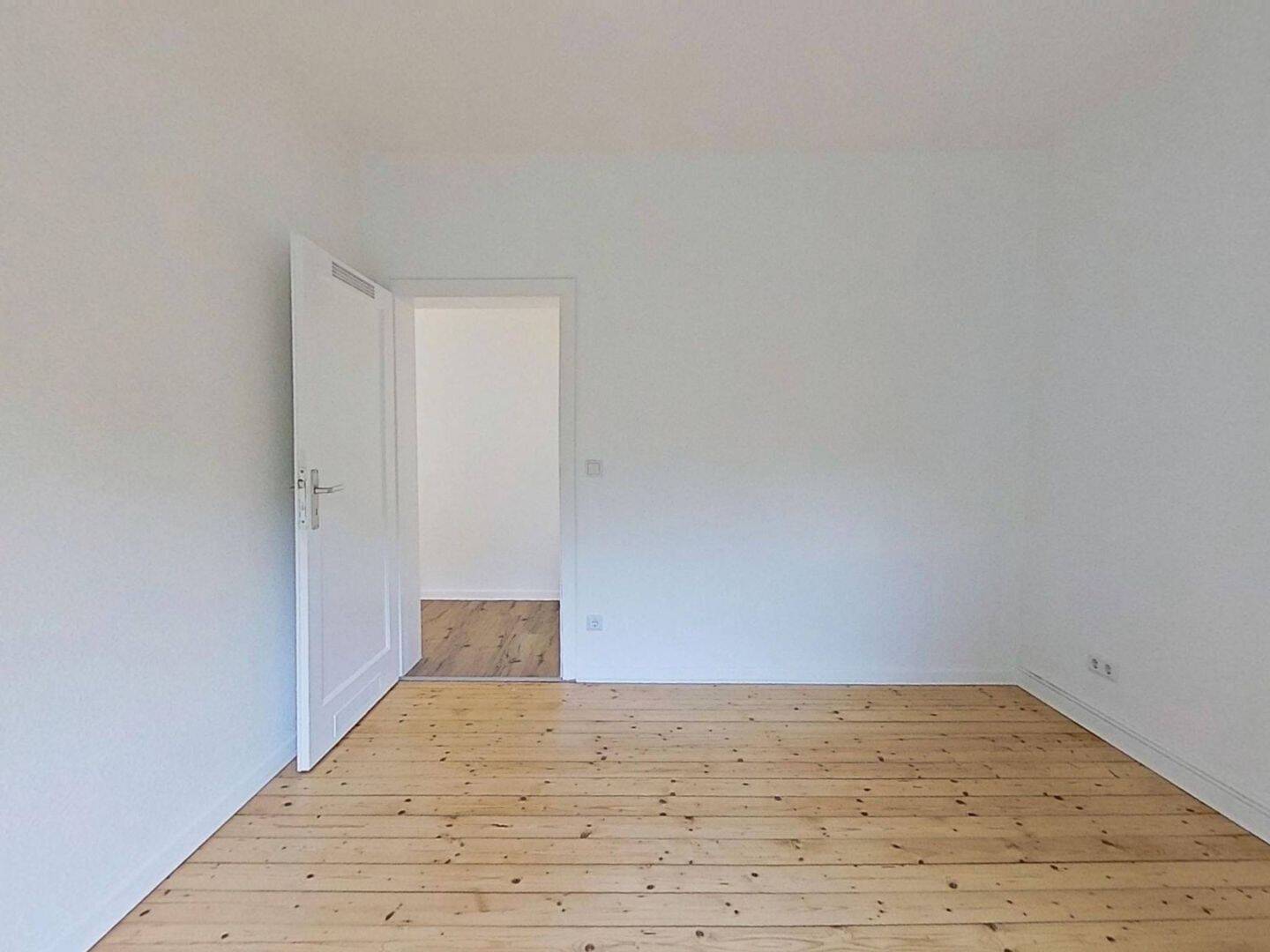 Gemütliche 2-Zimmer-Erdgeschosswohnung mit modernem Wannenbad und viel Lichteinfall – 33607 Bielefeld – Vorschaubild 3