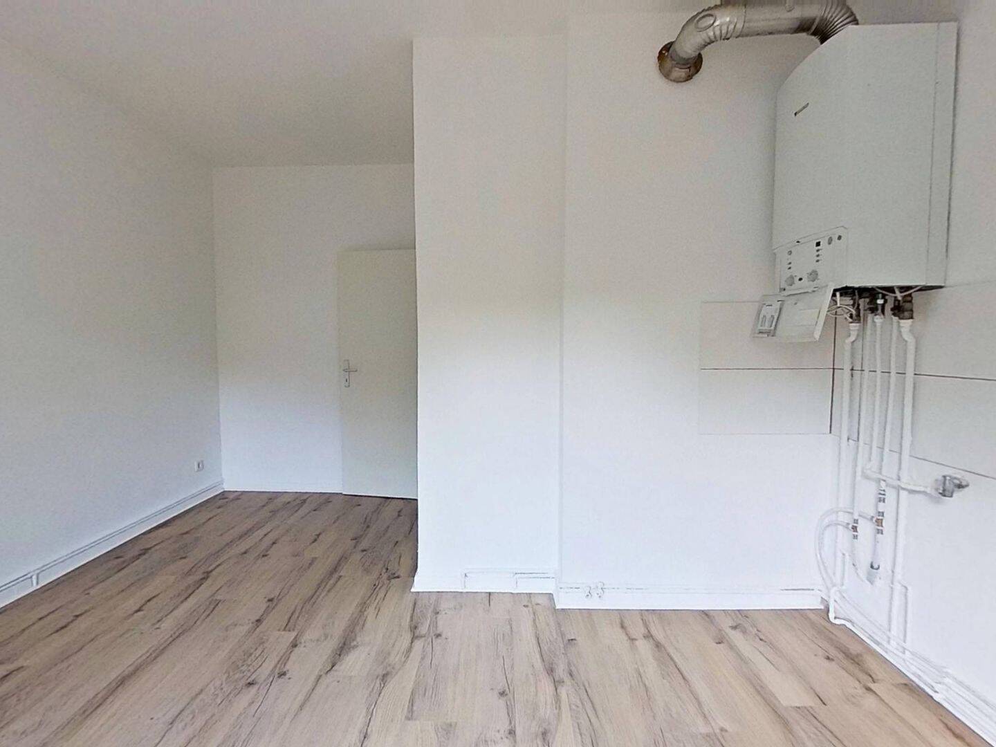 Gemütliche 2-Zimmer-Erdgeschosswohnung mit modernem Wannenbad und viel Lichteinfall – 33607 Bielefeld – Vorschaubild 4