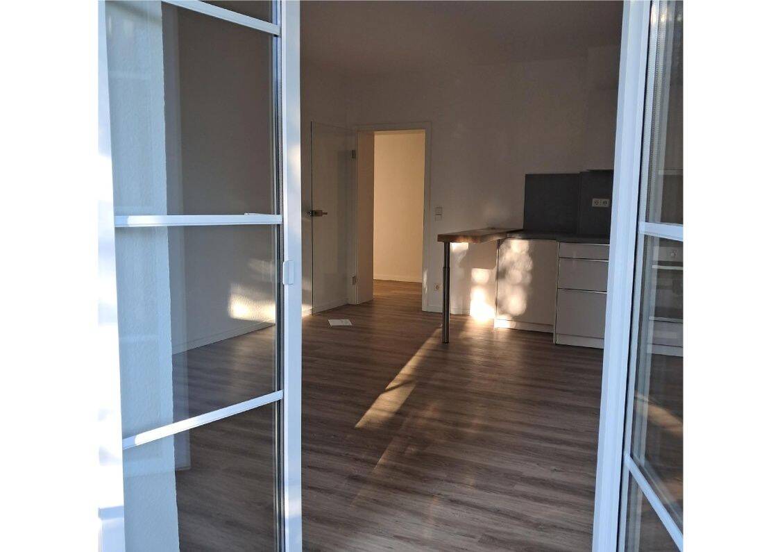 * Singlewohnung * Balkon * EINBAUKÜCHE * Badezimmer * Stellplatz * FREI – Chemnitz – Vorschaubild 3