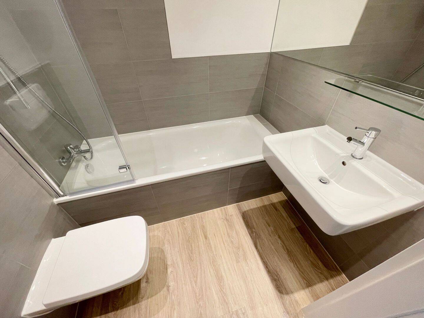 * Singlewohnung * Balkon * EINBAUKÜCHE * Badezimmer * Stellplatz * FREI – Chemnitz – Vorschaubild 4