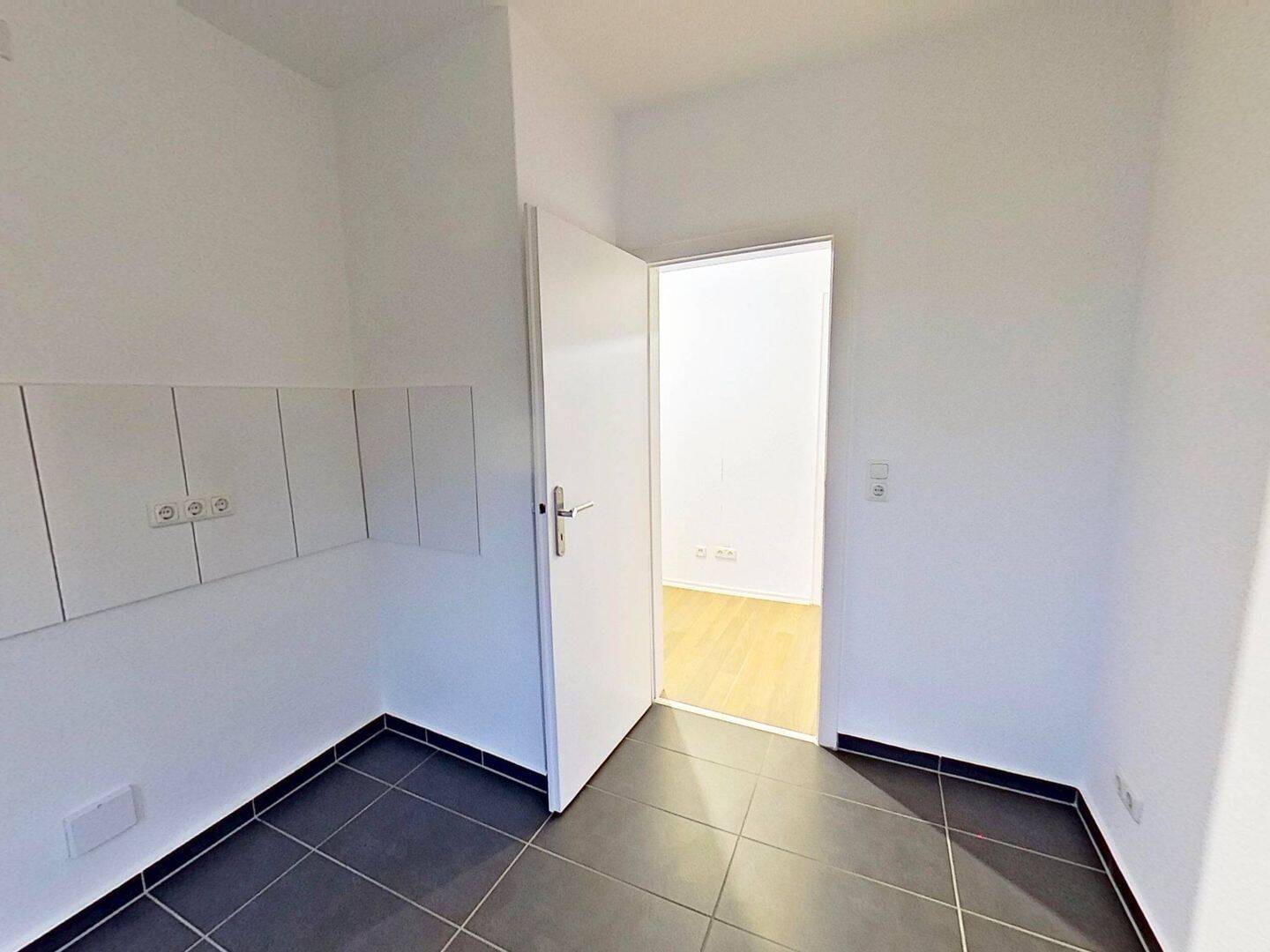 Geräumige 3-Zimmer-Wohnung mit BALKON und Tageslichtbad – 33649 Bielefeld – Vorschaubild 5