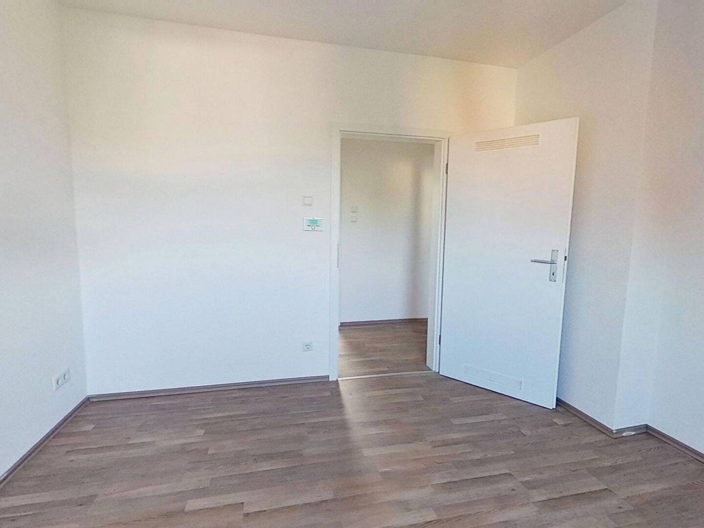 Schöne 2-Zimmer-Wohnung mit großer Küche und Wannenbad – 33607 Bielefeld – Vorschaubild 3